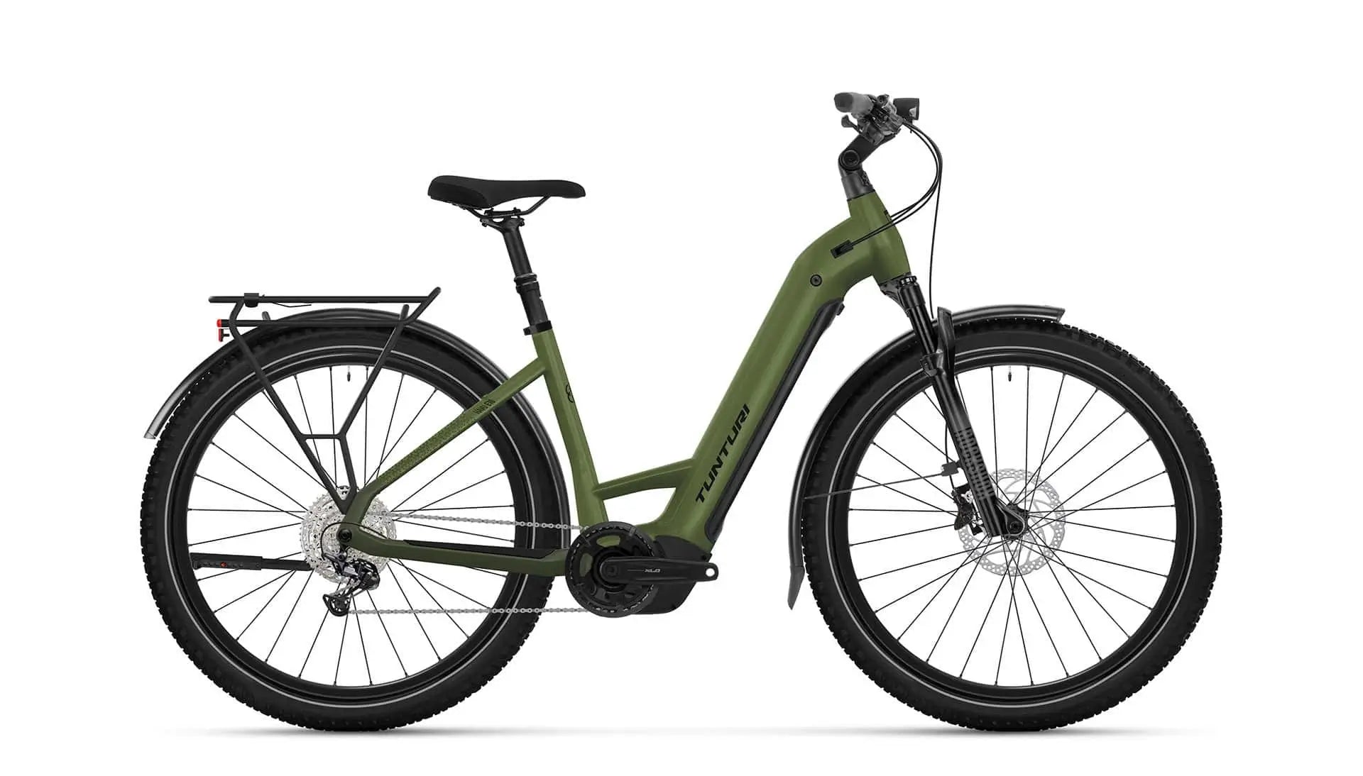 Vihreä Tunturi Havu Low -hybridiekkopyörä, jossa on step-through-runko, Bosch Performance Line PX -moottori, etujousitushaarukka, takateline, musta satula ja leveät renkaat, näkyy sivulta valkoisella taustalla.